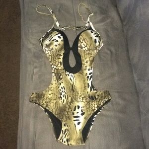 🌴*NWOT* very sexy 1 piece swimsuit M🌴